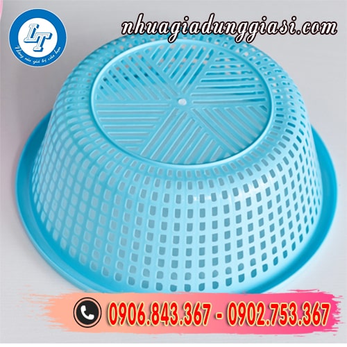 Đáy rổ dày chắc gờ giữ thăng bằng