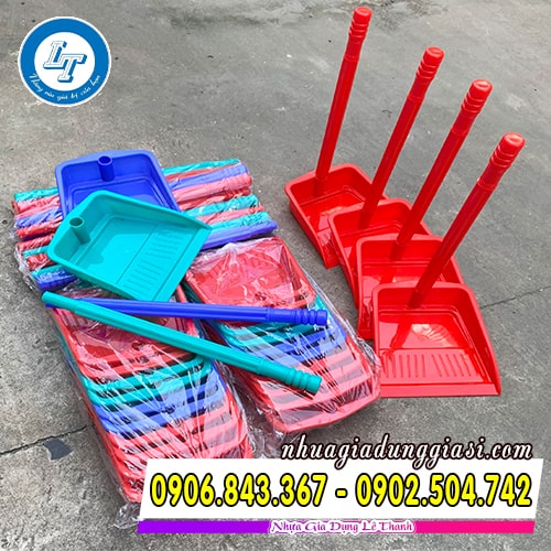Đồ hốt rác bằng nhựa cán dài đủ màu giá rẻ Đồ hốt rác bằng nhựa cán dài đủ màu giá rẻ