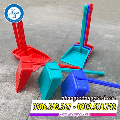 Đồ hốt rác bằng nhựa cán dài tiện lợi dễ sử dụng Đồ hốt rác bằng nhựa cán dài tiện lợi dễ sử dụng