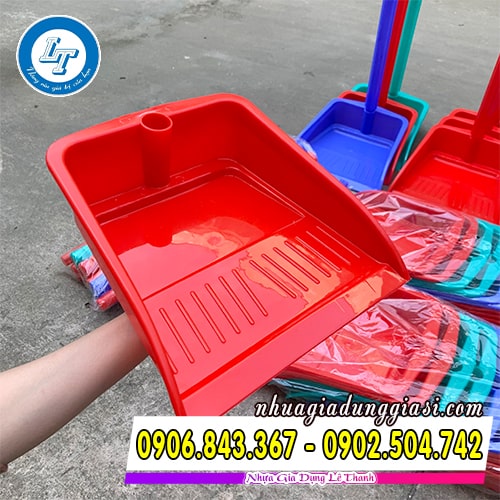 Đồ hốt rác bằng nhựa thiết kế đơn giản trọng lượng nhẹ