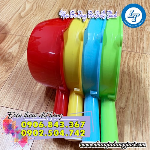 Gáo múc nước dày dặn kết cấu đứng vững ổn định