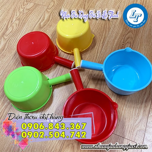 Gáo múc nước đủ màu đủ kích thước Gáo múc nước đủ màu đủ kích thước