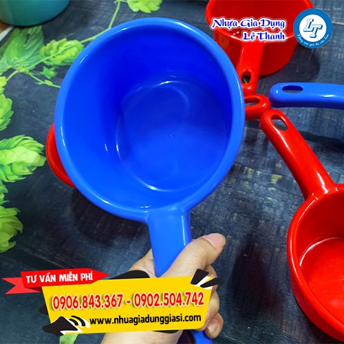 Gáo múc nước nhựa tay cầm nhỏ gọn