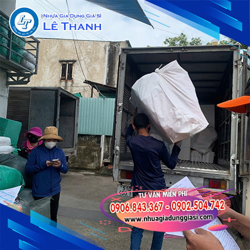 Gáo múc nước trong suốt giao hàng tận nơi Gáo múc nước trong suốt giao hàng tận nơi