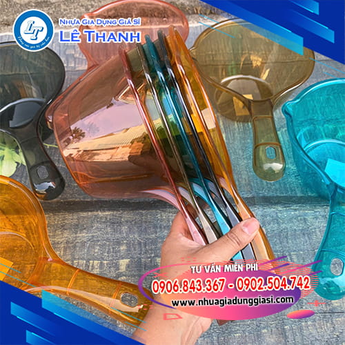 Gáo múc nước trong suốt gọn nhẹ Gáo múc nước trong suốt gọn nhẹ