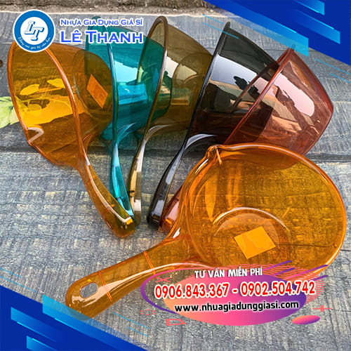 Gáo múc nước trong suốt sỉ rẻ nhiều màu sắc Gáo múc nước trong suốt sỉ rẻ nhiều màu sắc
