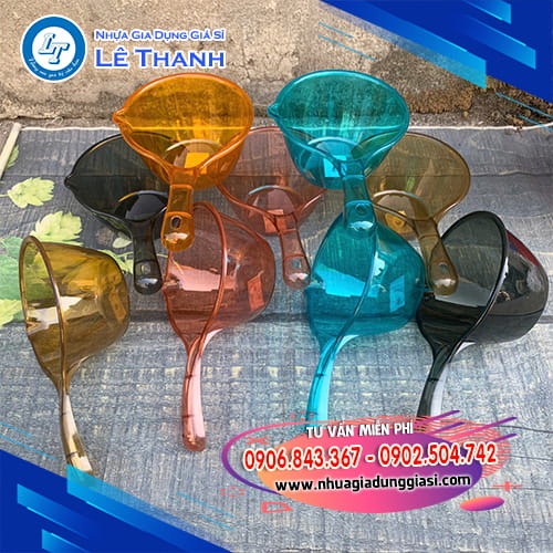 Gáo múc nước trong suốt Gáo múc nước trong suốt