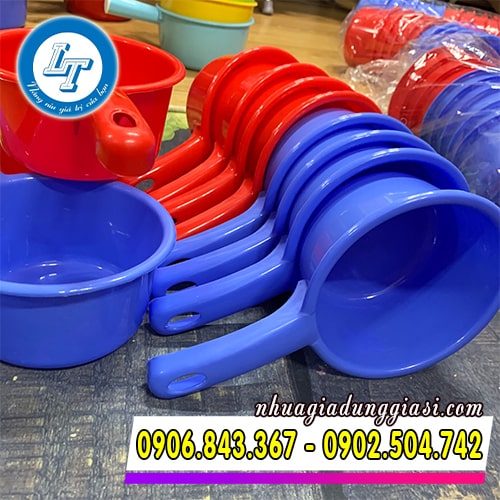 Gáo nhựa múc nước dày chắc