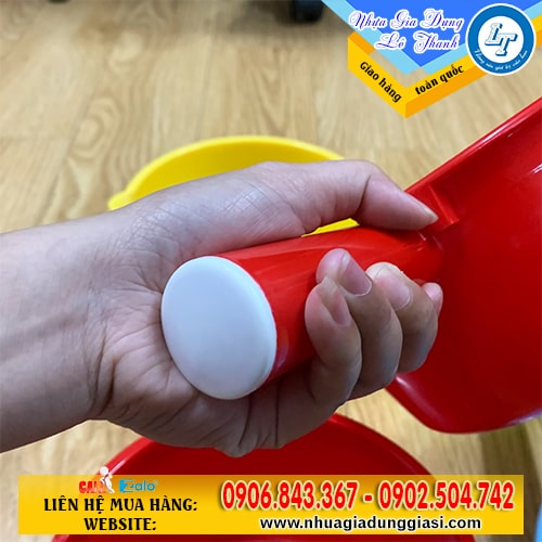 Gáo nhựa múc nước tay cầm chắc chắn Gáo nhựa múc nước tay cầm chắc chắn
