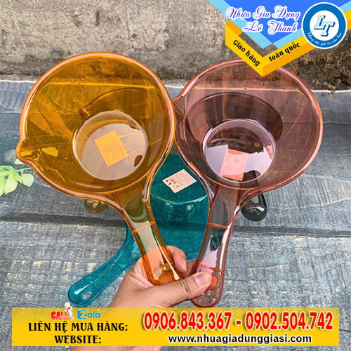 Gáo nhựa trong suốt gọn nhẹ Gáo nhựa trong suốt gọn nhẹ