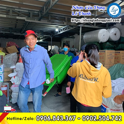 Ghế dựa 2 màu giao hàng tận nơi Ghế dựa 2 màu giao hàng tận nơi