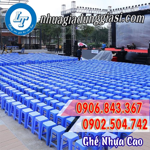 Ghế nhựa cao được sử dụng phổ biến trong các hoạt động ngoài trời