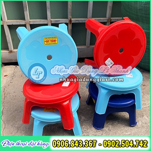 Ghế nhựa lùn nhỏ gọn dễ sử dụng và di chuyển