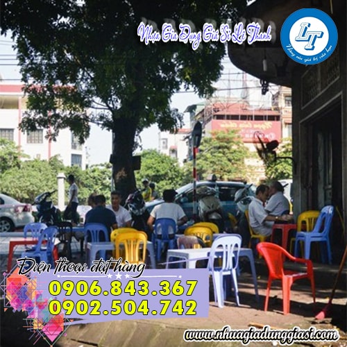 Ghế nhựa tựa lưng thiết kế đơn giản rất được ưa chuông sử dụng