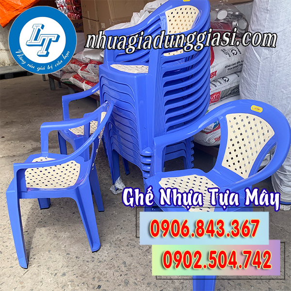 Ghế nhựa tựa mây đại