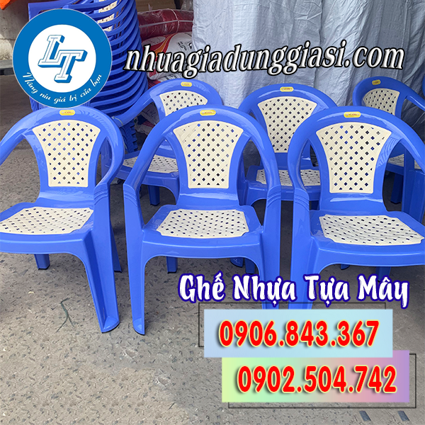 Ghế nhựa tựa mây