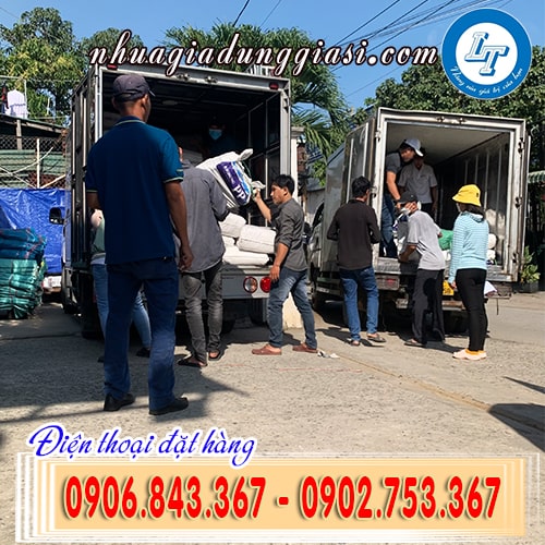 Giao bàn nhựa chữ nhật tận nơi