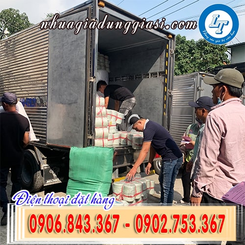 Giao bàn nhựa chữ nhật