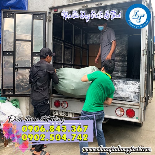 Giao ghế nhựa mini