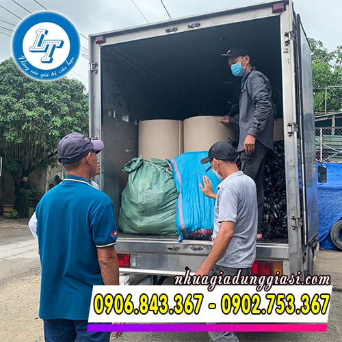 Giao hàng ghế nhựa thấp