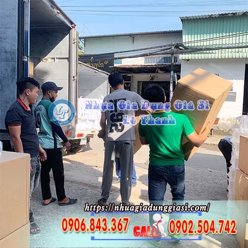 Giao hàng hũ nhựa nhanh chóng