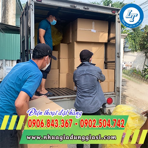 Giao hàng hũ nhựa pet