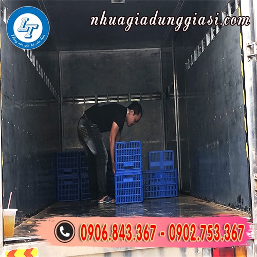 Giao hàng kết nhựa thủy sản