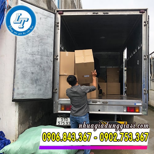 Giao hàng ra tận chành xe cho khách tỉnh