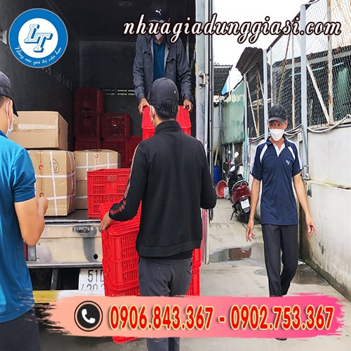 Giao hàng sóng nhựa có nắp đậy