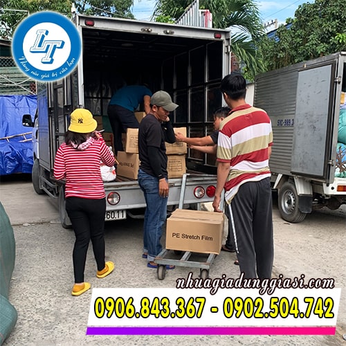 Giao rổ nhựa chữ nhật bền đẹp