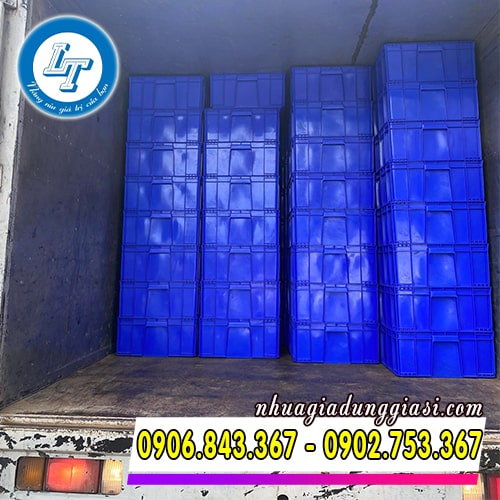 Giao sỉ một lượng thùng nhựa đặc cho khách