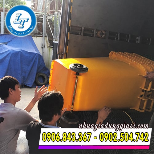 Giao thùng rác nhựa tphcm
