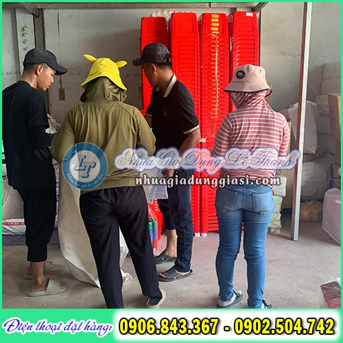 Giỏ nhựa chữ nhật có quai giao hàng nhanh Giỏ nhựa chữ nhật có quai giao hàng nhanh