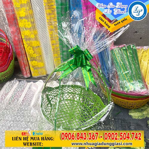 Giỏ nhựa đựng quà Tết kèm nơ giấy kiếng siêu đẹp giá siêu rẻ Giỏ nhựa đựng quà Tết kèm nơ giấy kiếng siêu đẹp giá siêu rẻ