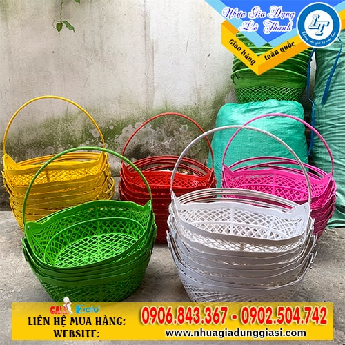 Giỏ nhựa đựng quà Tết màu sắc tươi sáng đẹp mắt Giỏ nhựa đựng quà Tết màu sắc tươi sáng đẹp mắt