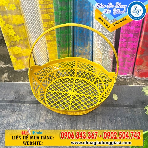 Giỏ nhựa đựng quà Tết thiết kế đơn giản tinh tế Giỏ nhựa đựng quà Tết thiết kế đơn giản tinh tế