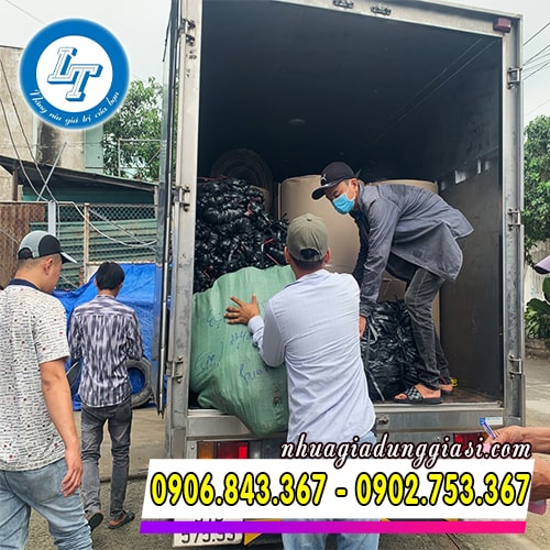 Hoạt động vận đơn giao hàng cho khách tại Lê Thanh