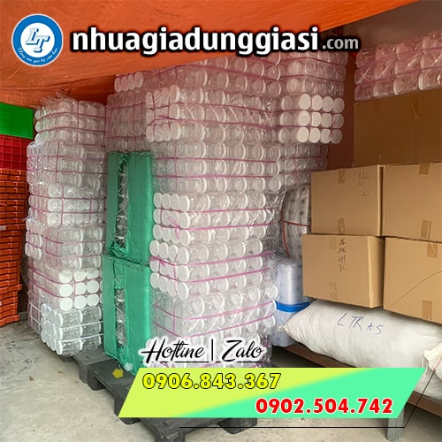 Hũ nhựa vuông giá rẻ sẵn số lượng tại kho Hũ nhựa vuông giá rẻ sẵn số lượng tại kho