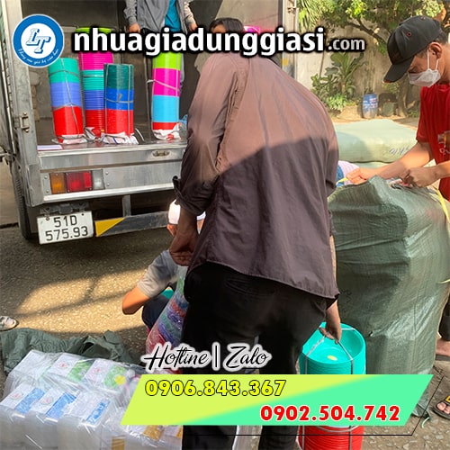 Kệ dép nhựa giao hàng tận nơi Kệ dép nhựa giao hàng tận nơi