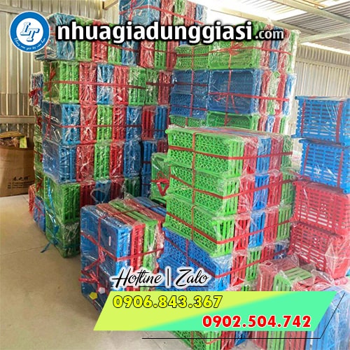 Kệ đựng dép bằng nhựa giá sỉ đủ màu Kệ đựng dép bằng nhựa giá sỉ đủ màu