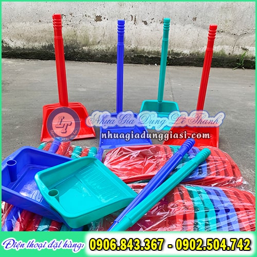 Ky hốt rác đủ màu cán rời giá rẻ Ky hốt rác đủ màu cán rời giá rẻ