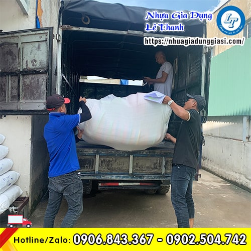 Lồng bàn tròn giao hàng nhanh Lồng bàn tròn giao hàng nhanh