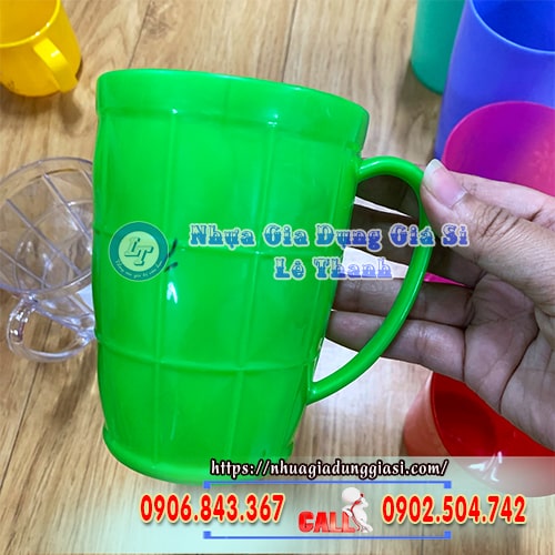 Ly mãng cầu nhựa có quai cầm tiện lợi