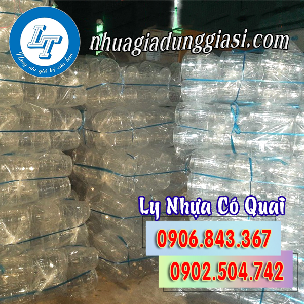 Ly nhựa có quai