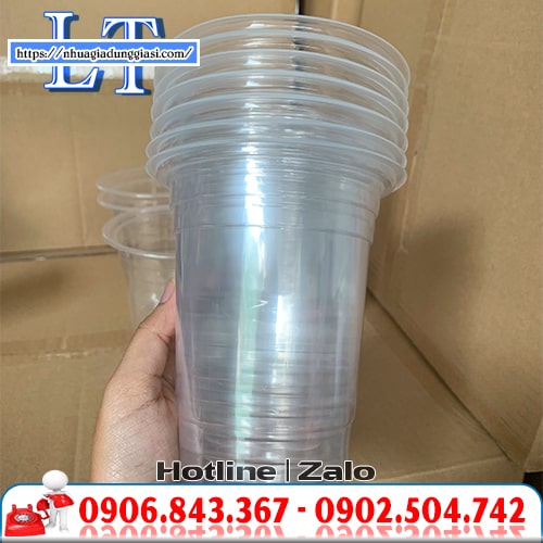 Ly nhựa khổng lồ tiện lợi Ly nhựa khổng lồ tiện lợi