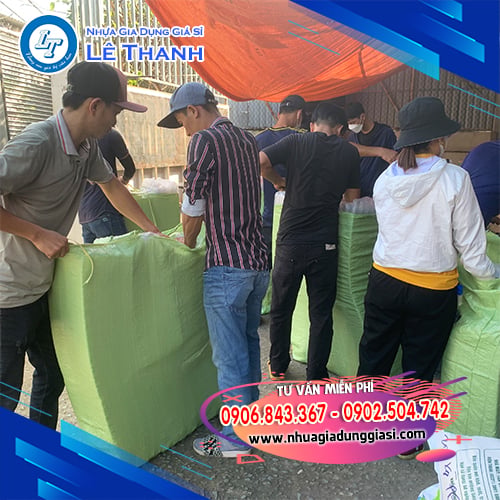 Ly nhựa nắp gấu giao hàng tận nơi Ly nhựa nắp gấu giao hàng tận nơi