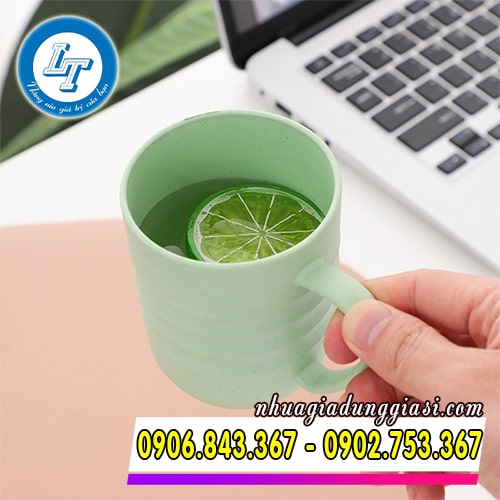 Ly nhựa quai cầm dày dặn