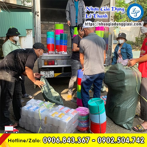 Ly nhựa uống nước giao hàng tận nơi Ly nhựa uống nước giao hàng tận nơi