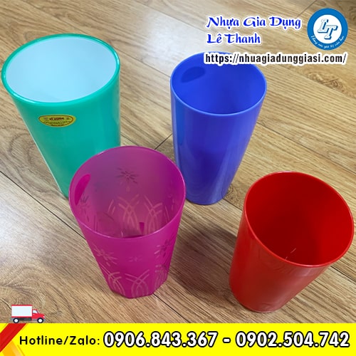 Ly nhựa uống nước trà đá Ly nhựa uống nước trà đá