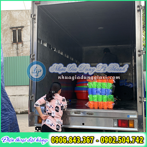 Ly uống nước 2 màu giao tận nơi Ly uống nước 2 màu giao tận nơi